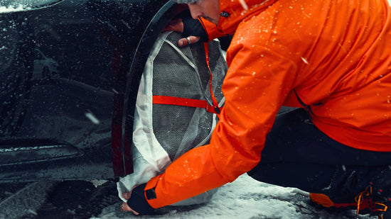 スノーソックスの取り付けは、新型トヨタ プリウス モデルでも非常に簡単です。